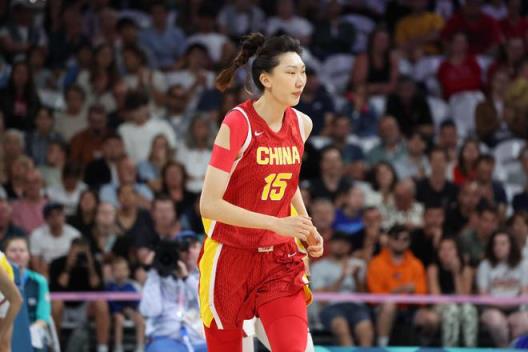 中国女篮首节完胜波黑女篮,20-7领先结束比赛