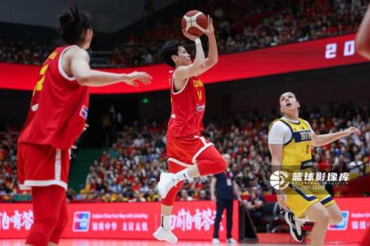 中国女篮杨舒予张子宇力战波黑 67分胜绩彰显实力