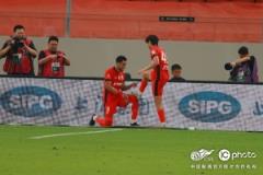  中超联赛第15轮：上海海港3-0战胜大连英博