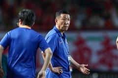 崔康熙因膝盖旧伤复发返回韩国治疗