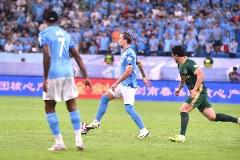 记者:卡尔采夫赛后中暑送医检查,目前情况稳定
