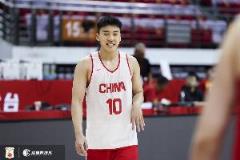  媒体人：中国队上半场表现尚可 防守需加强 王俊杰堪称宝藏