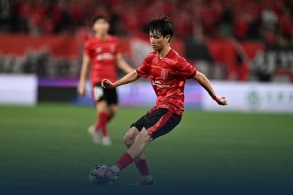  向前跑！蓉城3-0曼谷联赛后，凤凰山现场球迷合唱《追梦赤子心》